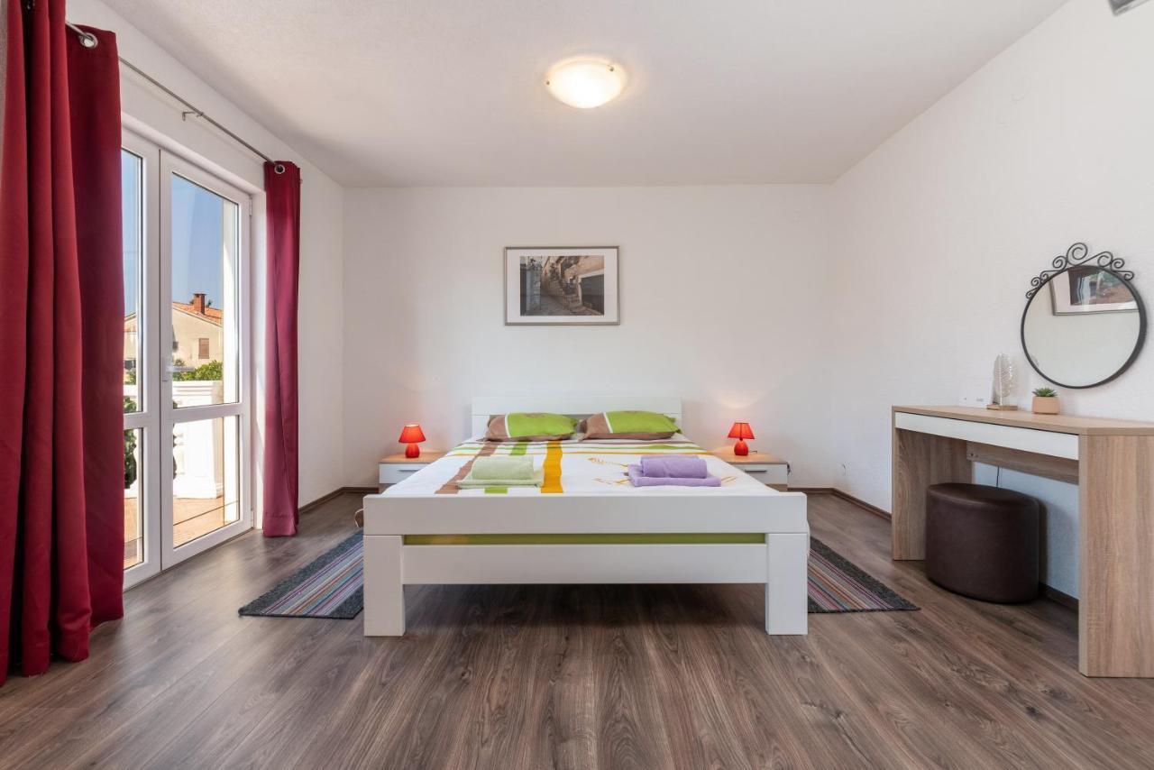Apartments Oliva Πόρετς Εξωτερικό φωτογραφία
