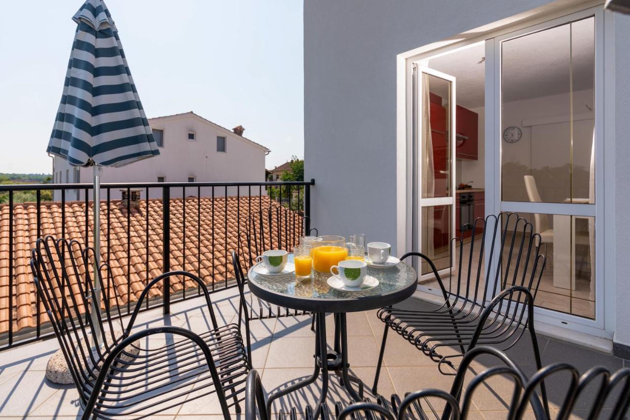 Apartments Oliva Πόρετς Εξωτερικό φωτογραφία