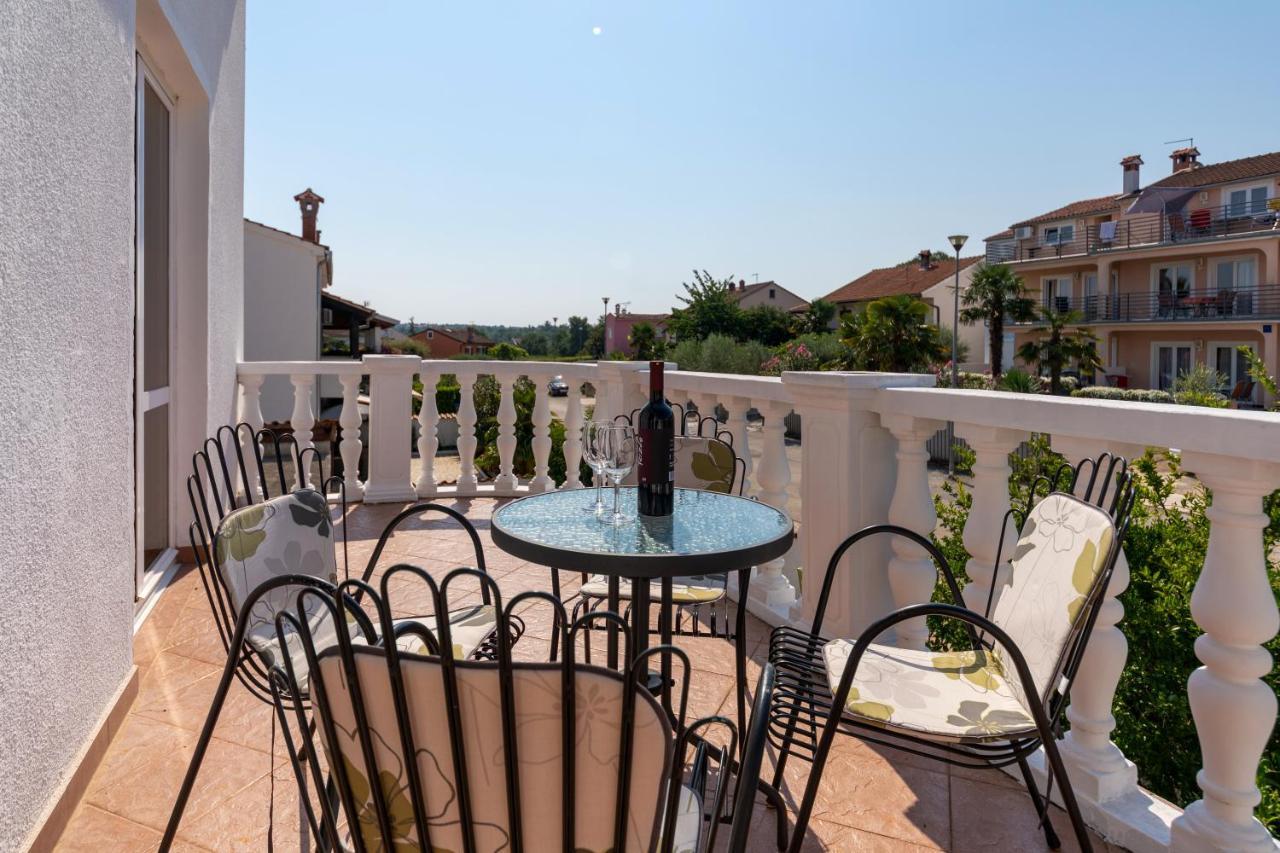 Apartments Oliva Πόρετς Εξωτερικό φωτογραφία