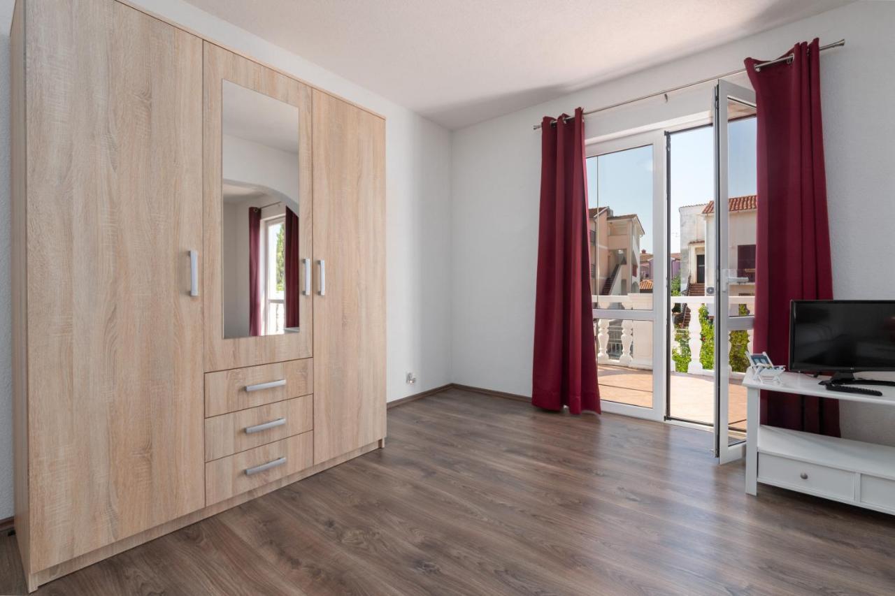 Apartments Oliva Πόρετς Εξωτερικό φωτογραφία