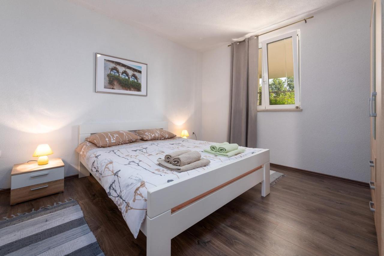 Apartments Oliva Πόρετς Εξωτερικό φωτογραφία