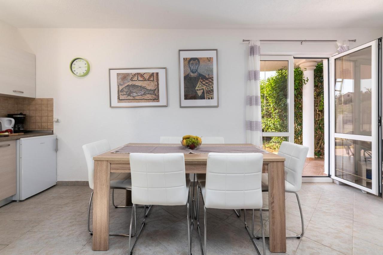 Apartments Oliva Πόρετς Εξωτερικό φωτογραφία
