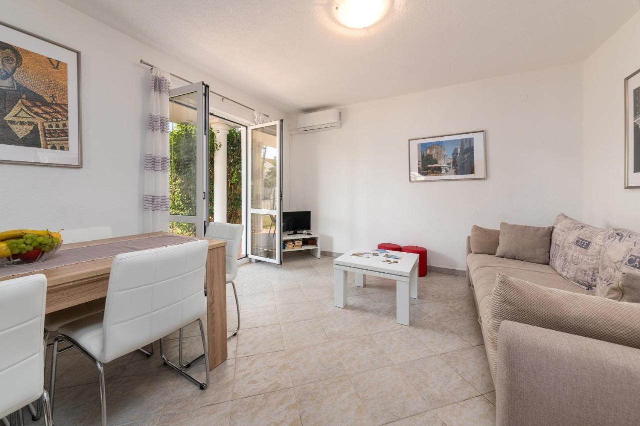 Apartments Oliva Πόρετς Εξωτερικό φωτογραφία