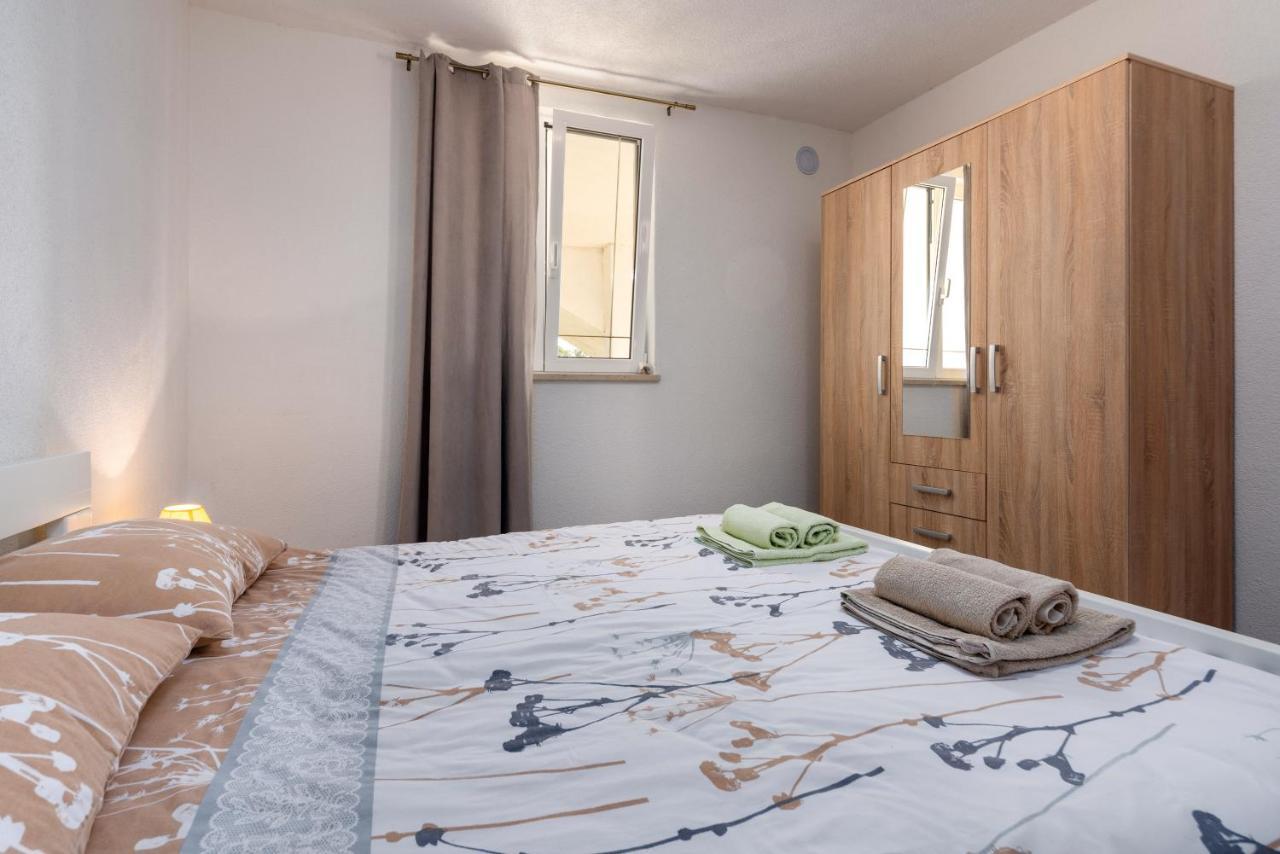 Apartments Oliva Πόρετς Εξωτερικό φωτογραφία