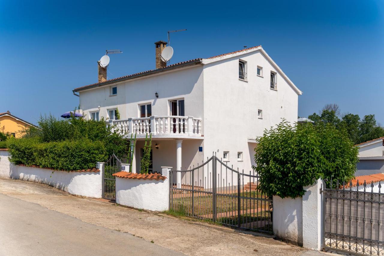 Apartments Oliva Πόρετς Εξωτερικό φωτογραφία