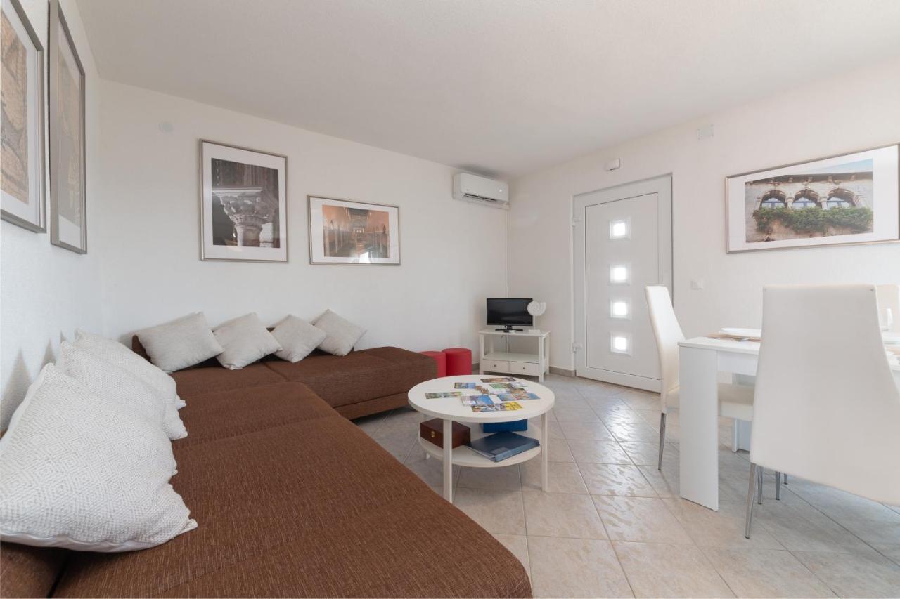 Apartments Oliva Πόρετς Εξωτερικό φωτογραφία