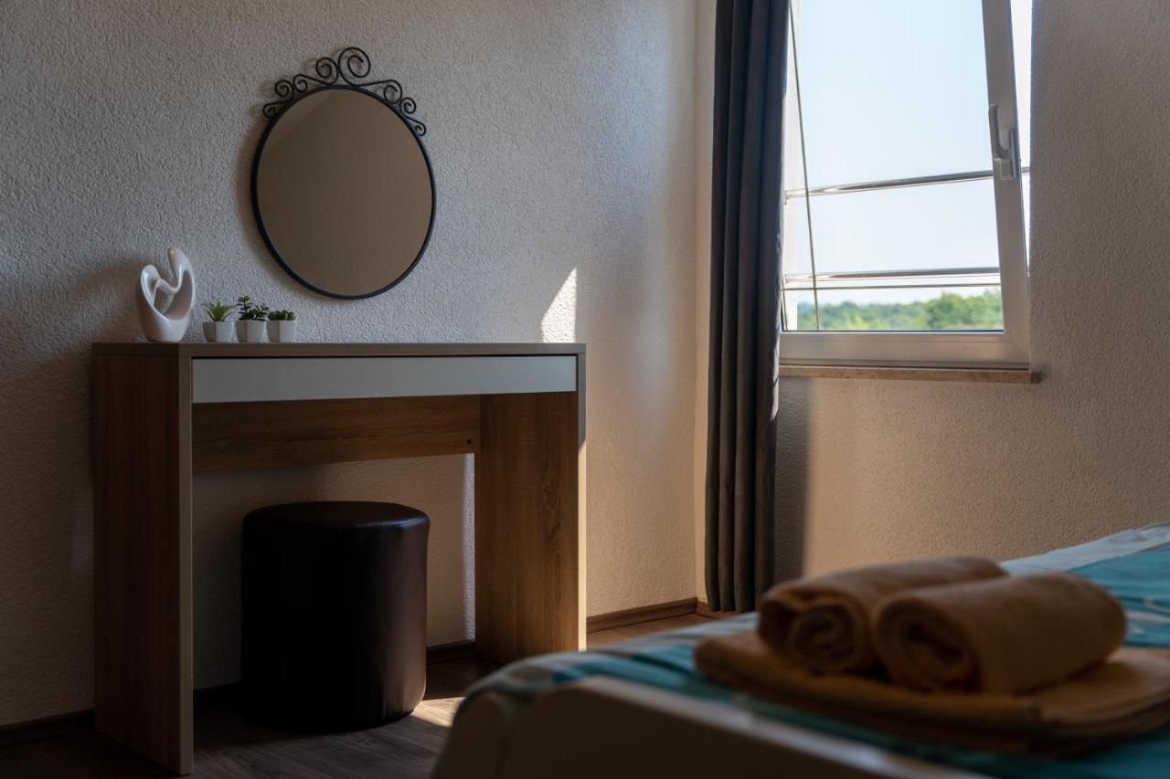 Apartments Oliva Πόρετς Εξωτερικό φωτογραφία