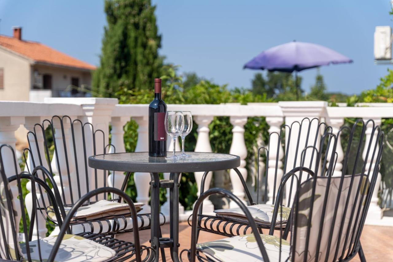 Apartments Oliva Πόρετς Εξωτερικό φωτογραφία