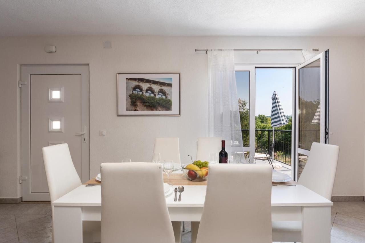 Apartments Oliva Πόρετς Εξωτερικό φωτογραφία